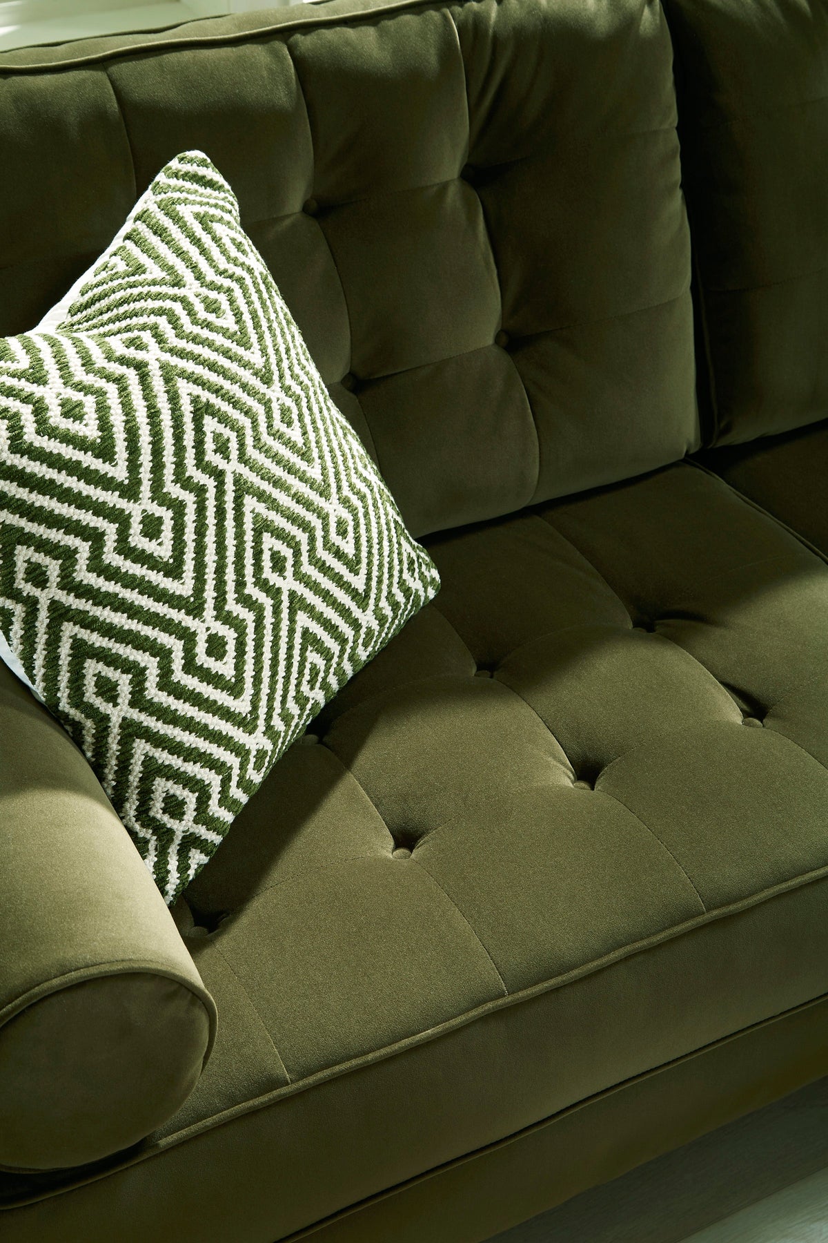 AS26404 Reveon Lakes Loveseat Olive
