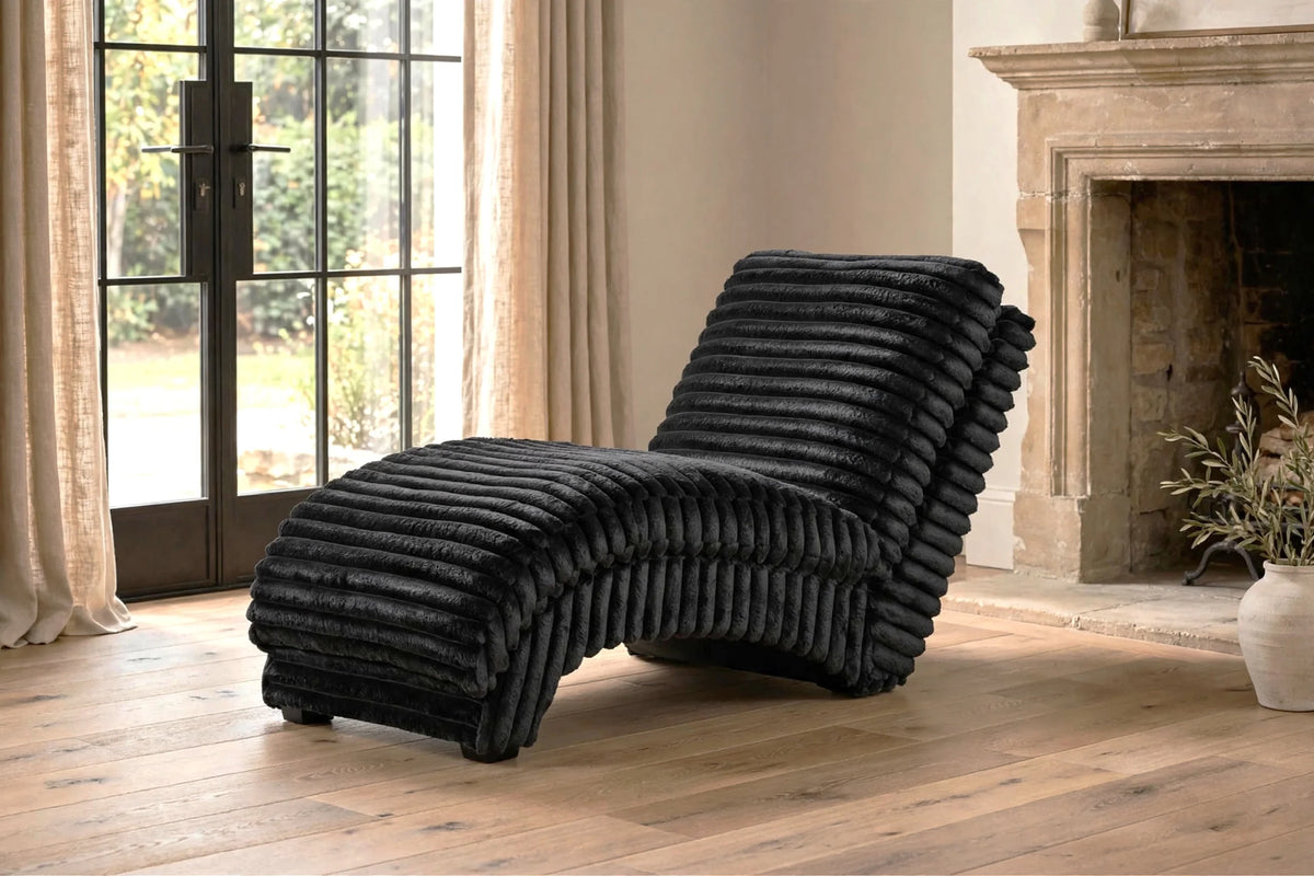 2400 Chaise Lounge with USB Ports Black
